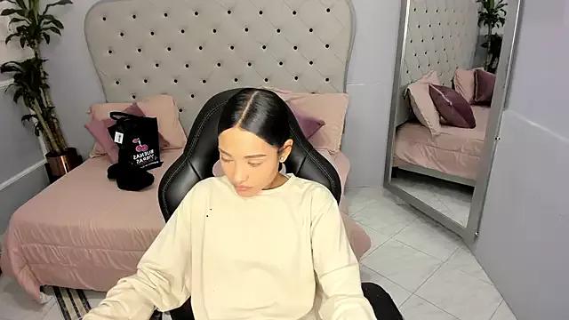 Paulina_ortiz from StripChat is Freechat
