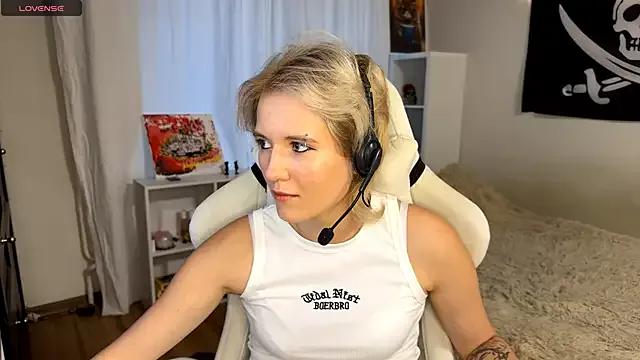 PearlineCallison from StripChat is Freechat