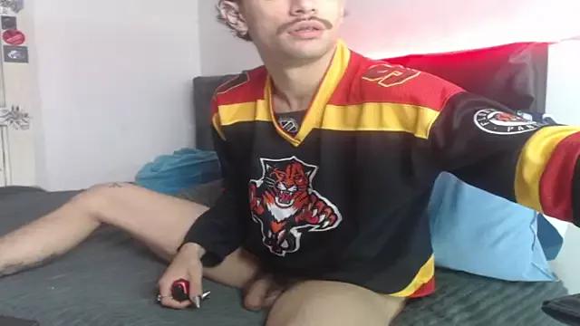 playfulboys_ from StripChat is Freechat