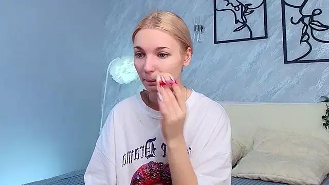 PolliMills from StripChat is Freechat
