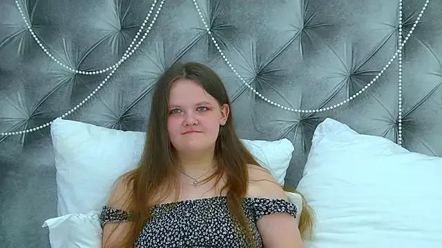 PollyPierre from StripChat is Freechat