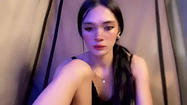 queen_lucinda from StripChat is Freechat