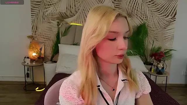 Rose_Kelly_ from StripChat is Freechat