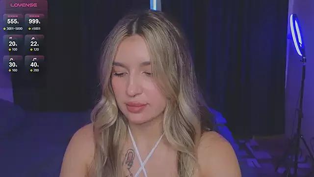 RoxyChill from StripChat is Freechat