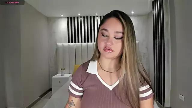 SamanthaConnorX from StripChat is Freechat