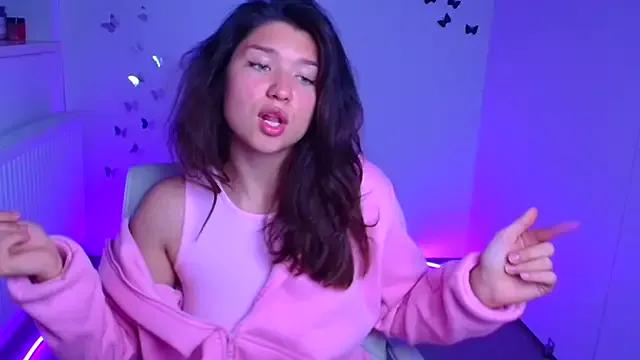 Sandra_Curly from StripChat is Freechat