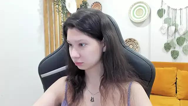 SaraDenar from StripChat is Freechat