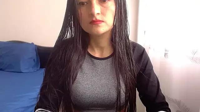 Sarah-w from StripChat is Freechat
