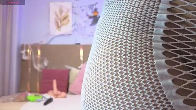 sarah_cruzz_ from StripChat is Freechat