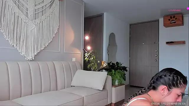 sarah_rayy from StripChat is Freechat