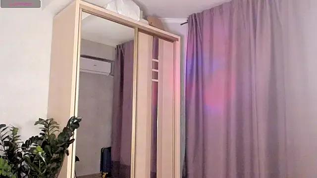 SaraShine_ from StripChat