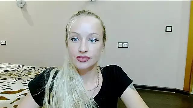 SatinQueen90 from StripChat is Freechat