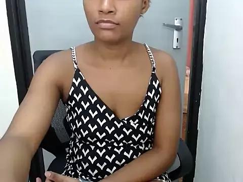 savage_laura from StripChat is Freechat
