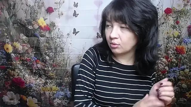 SelenaFly from StripChat is Freechat