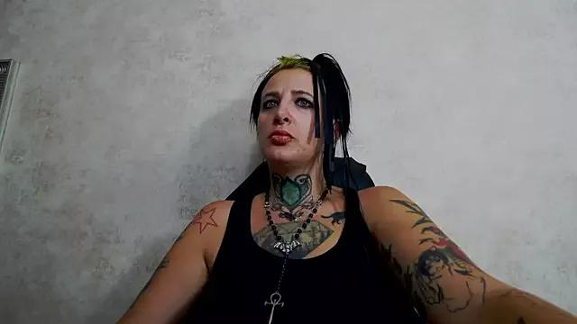 SelenasJones from StripChat is Freechat
