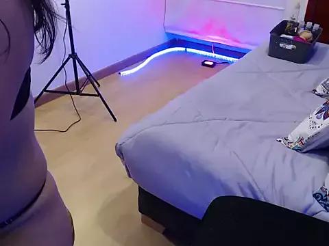 shairaa_brunette from StripChat is Freechat