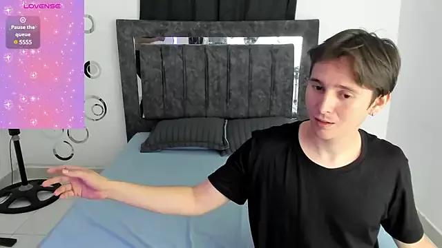 Skarleth_and_Aaron from StripChat is Freechat