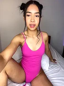 Soe_Love from StripChat is Freechat