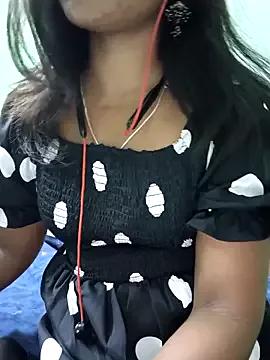 Soloqueentamil from StripChat is Freechat