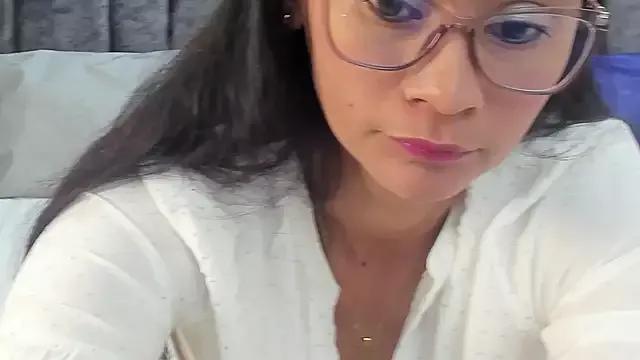 Sophia_Turnner from StripChat is Freechat