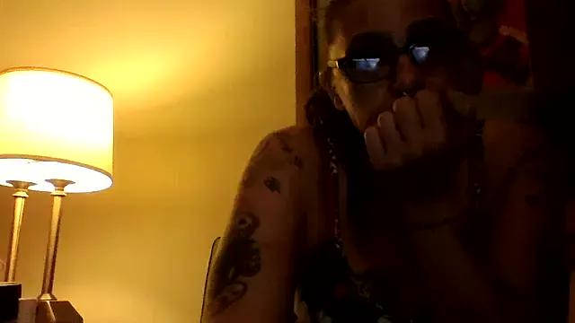 SparklesB1tch from StripChat is Freechat