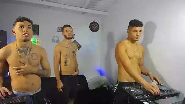 straightroom from StripChat is Freechat