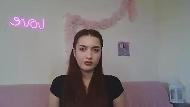 Susie_Swan from StripChat is Freechat