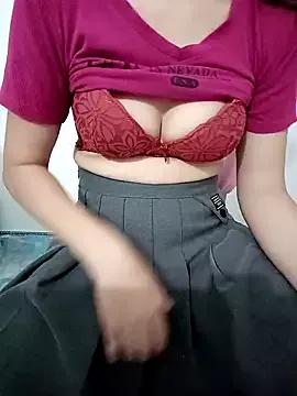 SweetGirl2k2 from StripChat