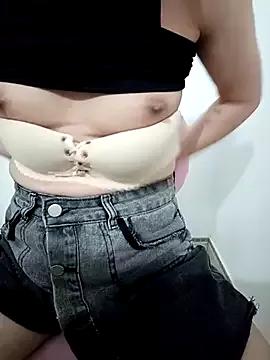 SweetGirl2k2 from StripChat