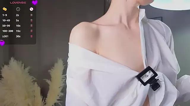 TaraSims from StripChat is Freechat