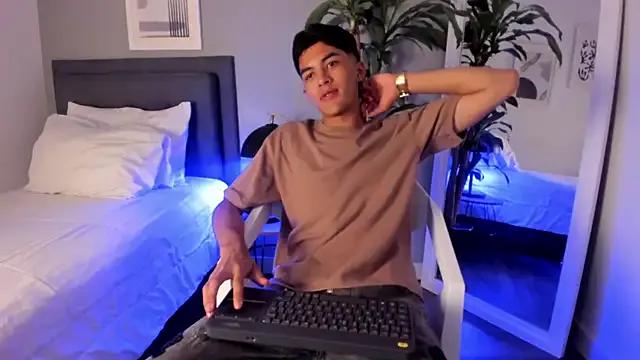 Tylerffoxx from StripChat is Freechat