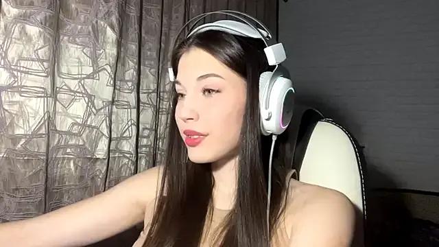 Tyrira_glow from StripChat is Freechat