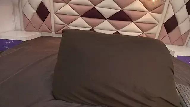 valecastro_ from StripChat is Freechat