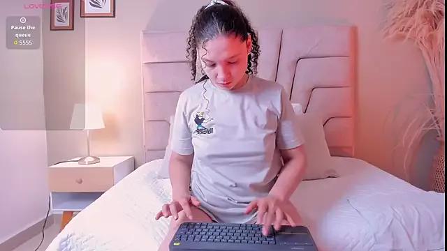victoria_becker_ from StripChat is Freechat