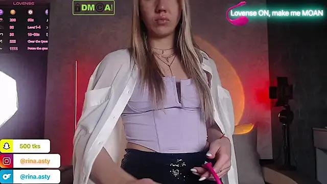 victoria_brighton from StripChat is Freechat