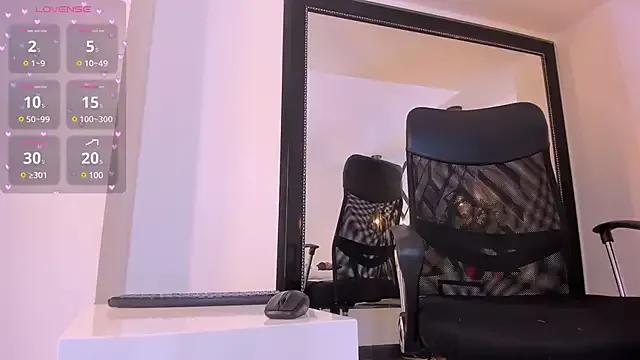 VictoriaKroft from StripChat is Freechat