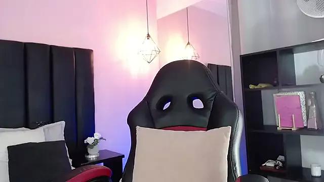 WandaScarlett from StripChat is Freechat