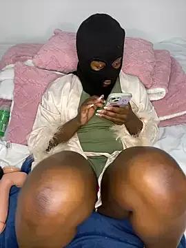 wellbuiltDiosa from StripChat is Freechat