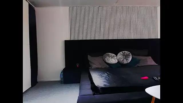 Wickeddenise from StripChat