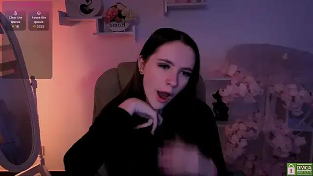 WildHoneyXO from StripChat is Freechat