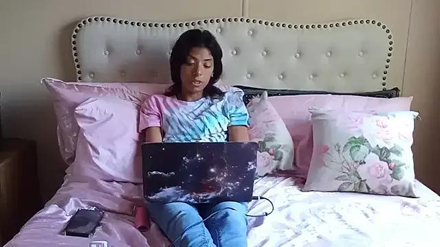 zara_luv from StripChat is Freechat
