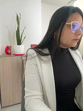 Zui_Rouse from StripChat
