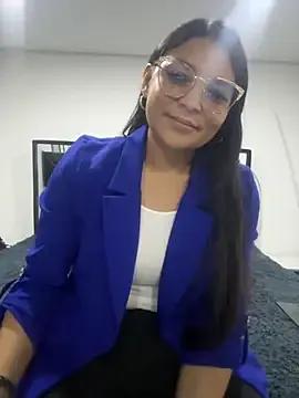 Zui_Rouse from StripChat