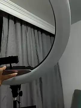 Zui_Rouse from StripChat