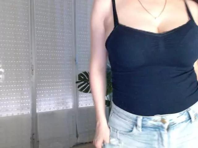 Freechat Alina-Lovely on BongaCams