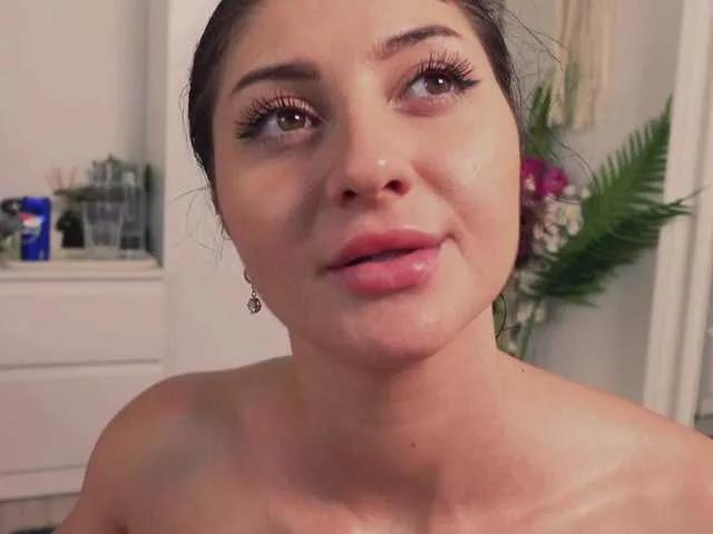 Offline Aliyv on BongaCams