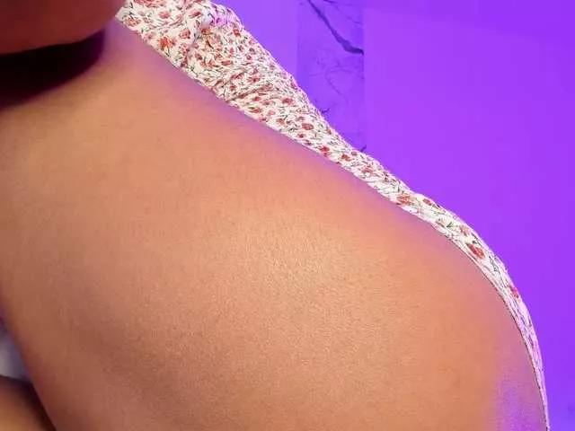 Offline Alysson-18 on BongaCams