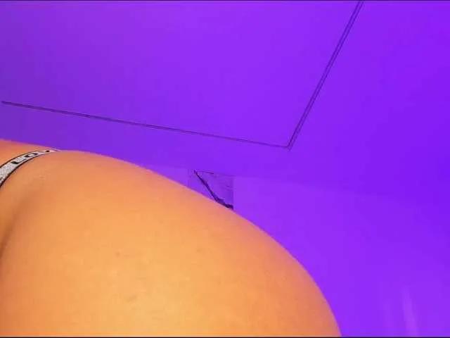 Offline Alysson-18 on BongaCams