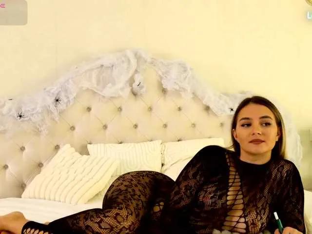 Offline BlondieAnnia on BongaCams