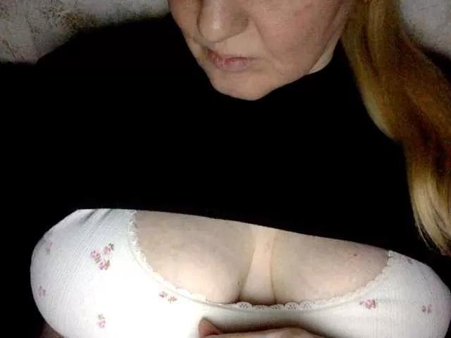 Offline BlondyVio on BongaCams